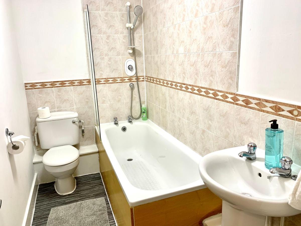 Central London 2 Bedrooms, Seperate Recption, Full Kitchen, Free Parking Exterior foto