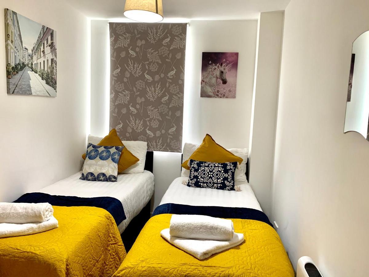 Central London 2 Bedrooms, Seperate Recption, Full Kitchen, Free Parking Exterior foto